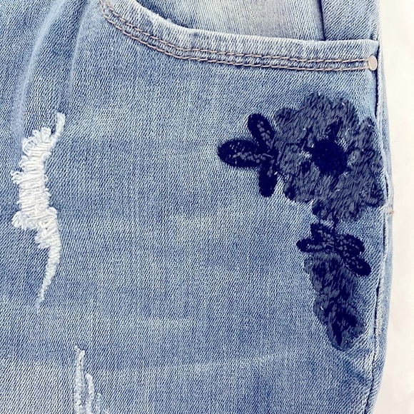 Find. Ladies jeans with hip embroidery 33X28 - Picture 5 of 15